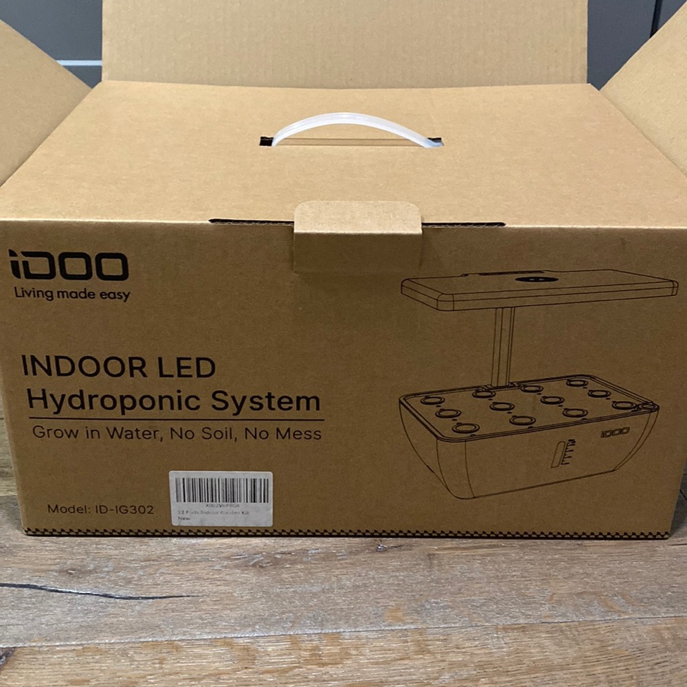 Indoor LED Hydroponic System